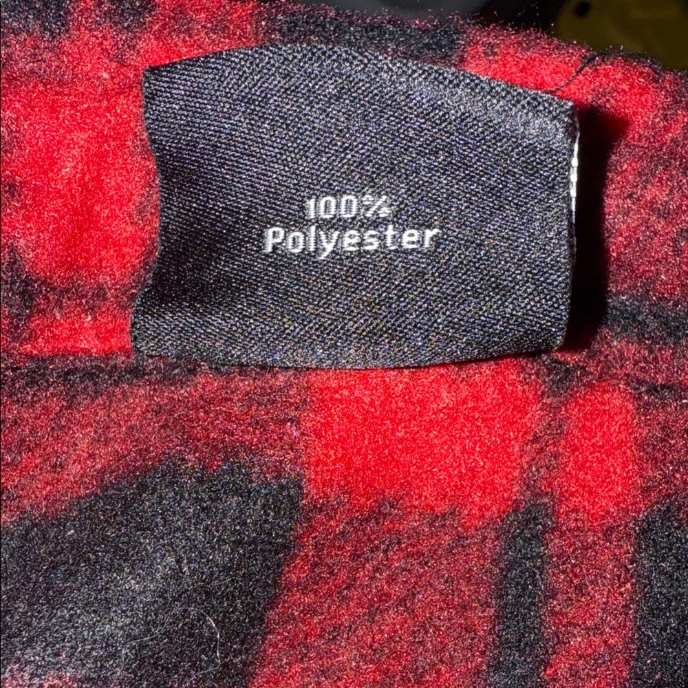 Red and Black Plaid Button-Up Flannel Shirt - Size XL - Picture 5 of 5